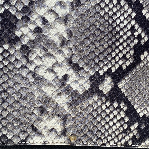 India Hicks Snakeskin clutch in ECU - Picture 5 of 13